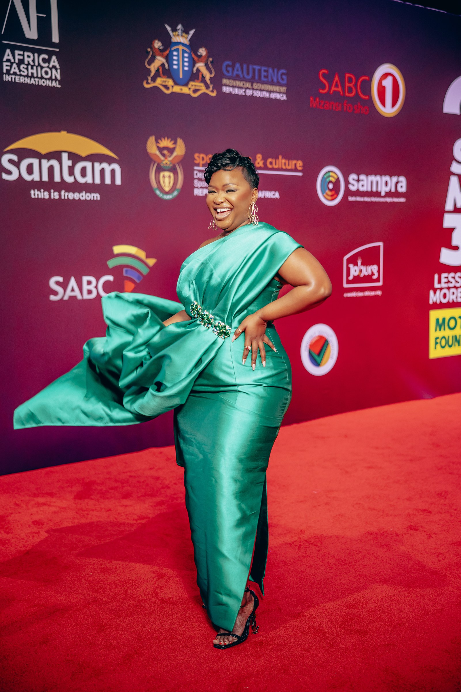 Xolly in a green gown at a music awards event